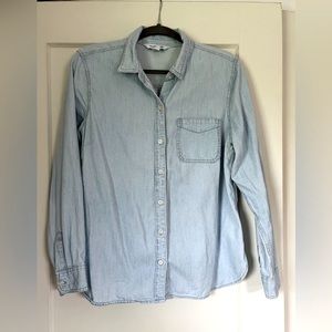 Old Navy chambray classic button up shirt